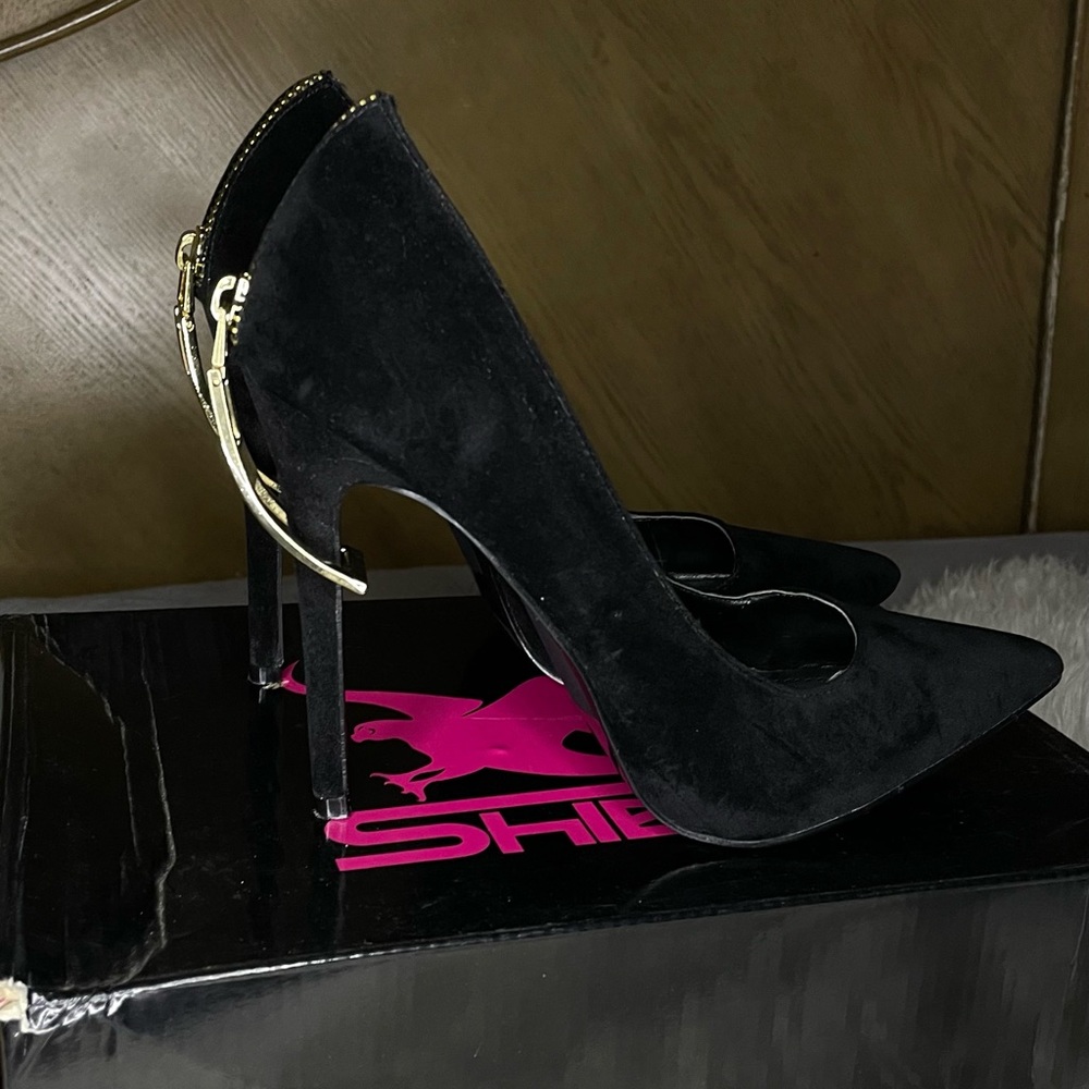 Shiekh Shoes. Size 8. Black heel